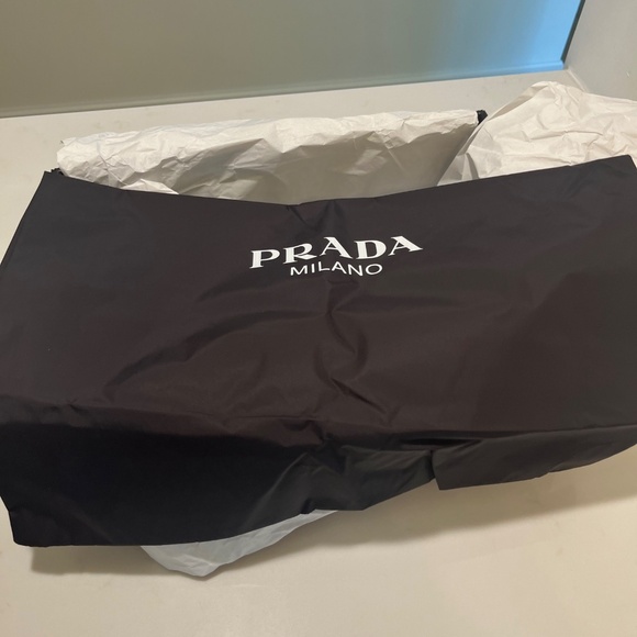 Prada Men Downtown Sneakers US11 UK10 Green White Leather Triangle Logo Low Top - Picture 8 of 11